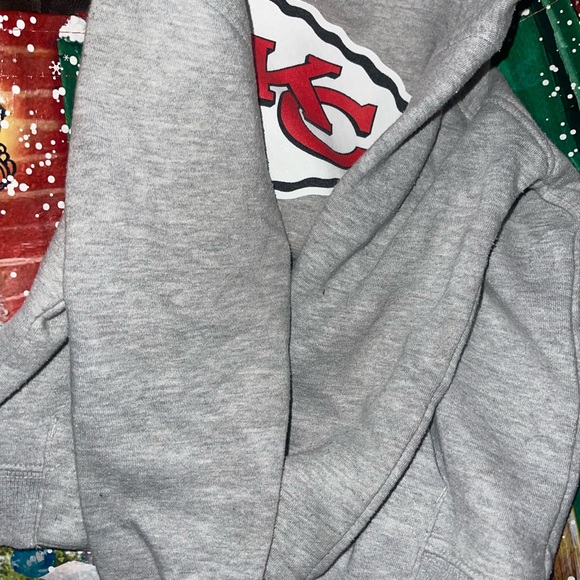 Youth unisex Kansas City Chiefs hoodie - Picture 3 of 5
